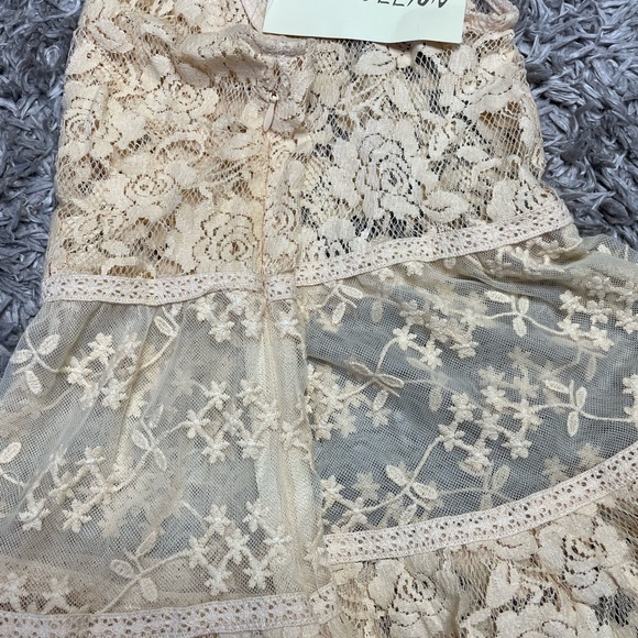 Cream Lace Top - Picture 5 of 6